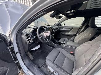 Volvo C-40 C40 Single Motor Extended Range Plus Dark picture 10