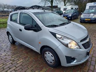 Unfallwagen Chevrolet Spark 1.0  5 deurs Airco 2010/10