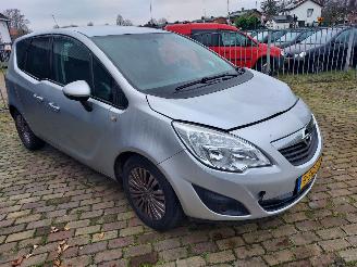 Damaged car Opel Meriva 1.4 Turbo Cosmo weinig km 2013/9