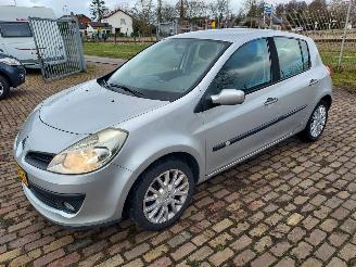 Renault Clio 1.2 5 deurs picture 2