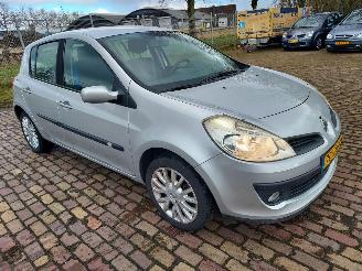 Avarii autoturisme Renault Clio 1.2 5 deurs 2009/4