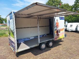 skadebil aanhanger Van Weel  Gesloten aanhanger met 3 zijkleppen 2700 kilo 2000/11