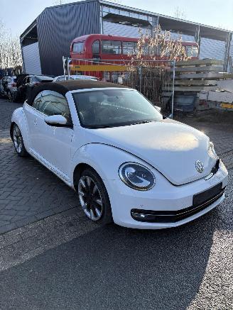 krockskadad bil auto Volkswagen Beetle  2015/7