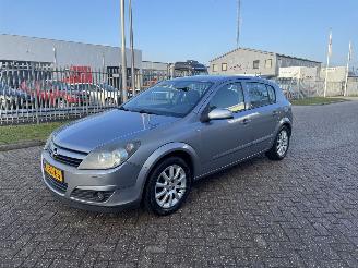 Auto incidentate Opel Astra 1.4 Elegance AIRCO 2004/4
