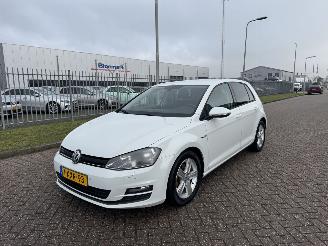 Vaurioauto  passenger cars Volkswagen Golf 1.6 TDI 81Kw Clima Navi 2013/8