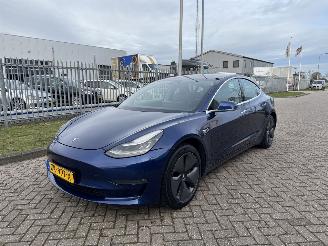 uszkodzony samochody osobowe Tesla Model 3  2019/6