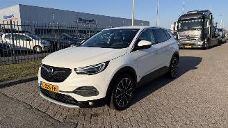 Damaged car Opel Grandland X 1.6 Plug-In Hybrid 2021/4
