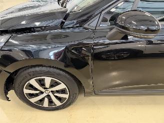 Renault Clio 1.6 E-Tech Hybrid 145 Equilibre picture 10