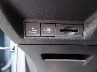 Peugeot 5008 Hybrid 136 GT picture 25