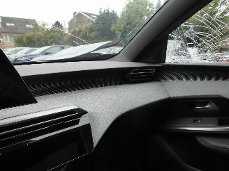 Peugeot 5008 Hybrid 136 GT picture 17