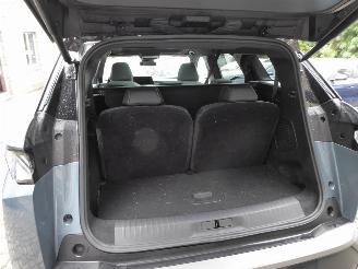 Peugeot 5008 Hybrid 136 GT picture 10