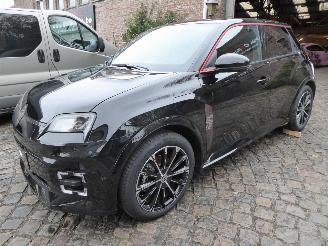 skadebil auto Renault 5 5 E-Tech Electric 150 Comfort Range Iconic Five 2024/11