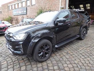 krockskadad bil auto Isuzu D-Max Double Cab 4WD V-CROSS 2023/9