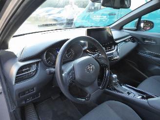 Toyota CH-R Hybrid picture 16