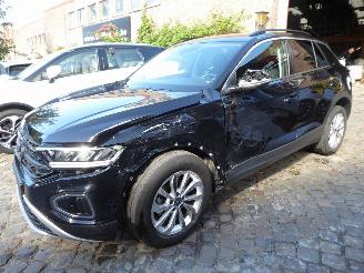 Vaurioauto  passenger cars Volkswagen T-Roc Life 2024/8