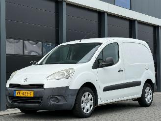 krockskadad bil bedrijf Peugeot Partner 1.6 HDI 2014/8