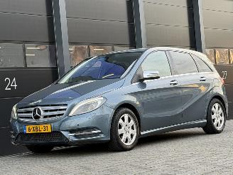 uszkodzony samochody osobowe Mercedes B-klasse 180 CDI Leer Xenon Navi 2014/6