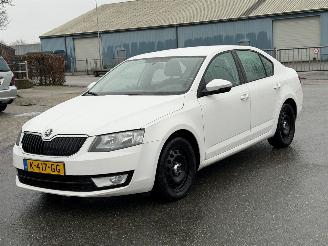 begagnad bil auto Skoda Octavia 1.6 TDI Airco stoelverwarming 2014/2