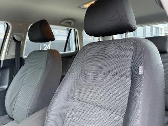 Volkswagen Golf 1.6 TDI BlueMotion picture 8