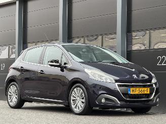 Peugeot 208 1.6 BlueHDi Executive Pano Camera Clima picture 2