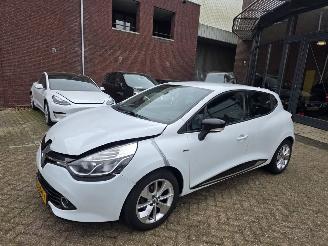 Voiture accidenté Renault Clio 0.9 TCe 2015/12