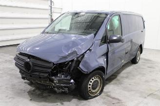 Vrakbiler auto Mercedes Vito  2021/8
