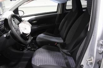 Peugeot 108  picture 10