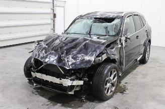 Vaurioauto  passenger cars BMW X3  2022/9