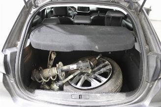 Peugeot 208  picture 19