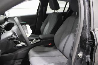 Peugeot 208  picture 11