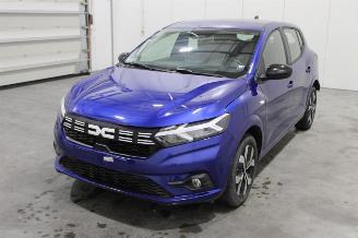 krockskadad bil auto Dacia Sandero  2025/3