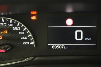 Peugeot 208  picture 12