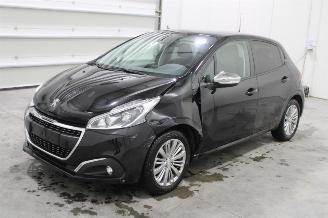 krockskadad bil auto Peugeot 208  2019/5