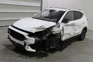 damaged passenger cars MG ZS  2023/10