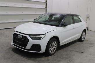 krockskadad bil auto Audi A1  2020/1