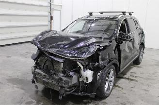 damaged passenger cars MG EHS  2021/12