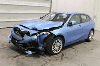 krockskadad bil auto BMW 1-serie 118 2020/2