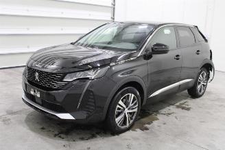 damaged passenger cars Peugeot 3008  2021/9