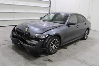 skadebil auto BMW 3-serie 318 2020/12