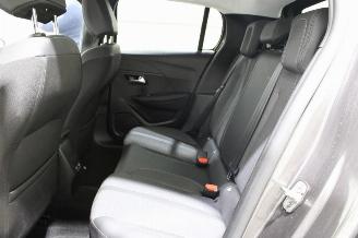 Peugeot 208  picture 12