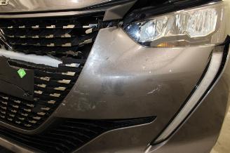 Peugeot 208  picture 9