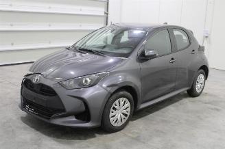 krockskadad bil auto Toyota Yaris  2021/12