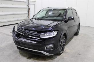 damaged passenger cars Volkswagen T-Cross  2021/6