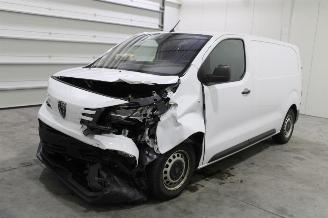 krockskadad bil auto Peugeot Expert  2024/4