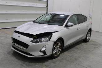 damaged passenger cars Ford Focus  2021/10