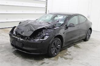 Voiture accidenté Tesla Model 3  2023/11