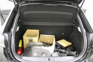 Peugeot 208  picture 18