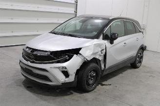 damaged passenger cars Opel Crossland X 2023/12