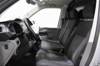 Volkswagen Transporter T6 picture 10