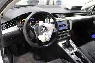 Volkswagen Passat  picture 11